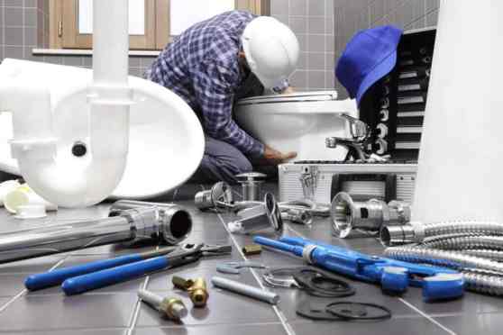 plumber-at-work-in-a-bathroom-1024x683-1